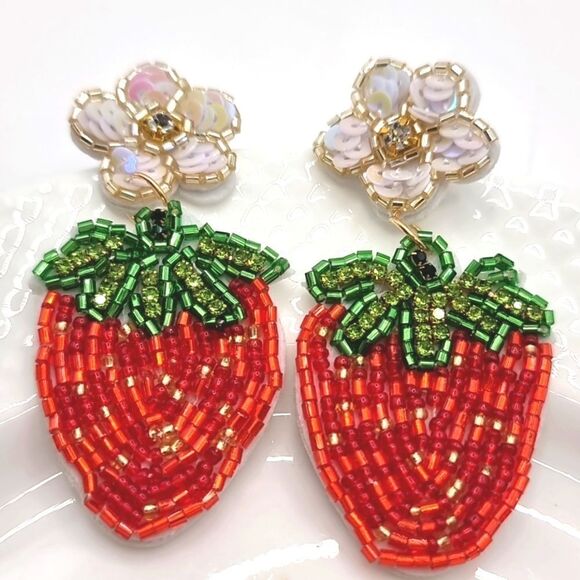 New C&C CALIFORNIA Strawberry beeded earrings - Picture 1 of 8